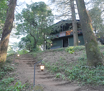 best stay near george everest peak
